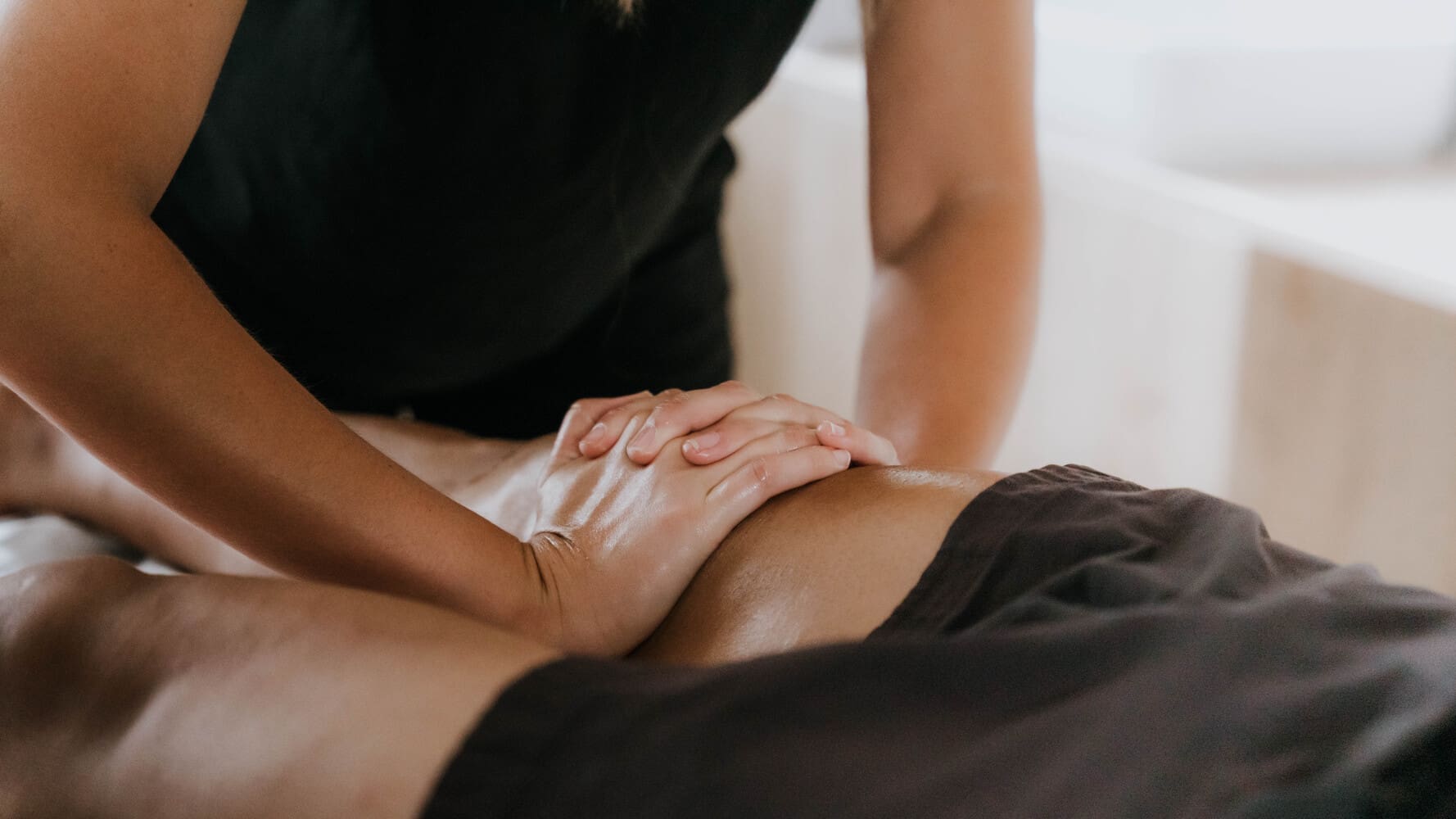 Knee Injury soft tissue massage by our physiotherapists and osteopaths at our healthcare clinic near Sevenoaks
